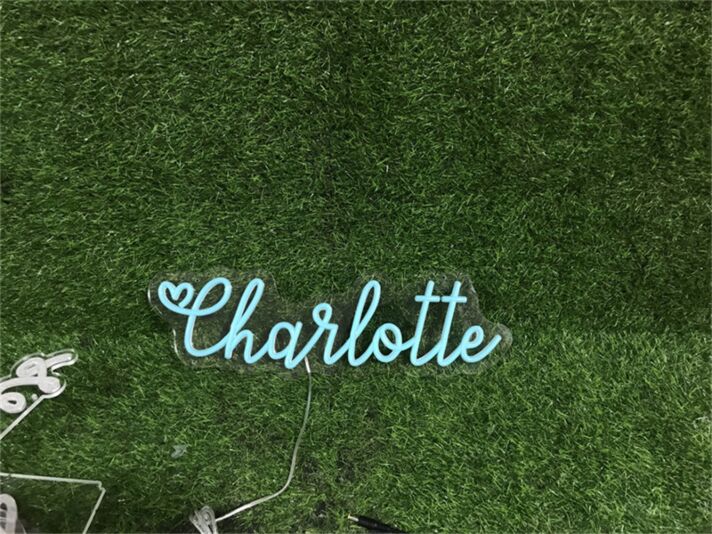 Charlotte LED-Neonschild für Kinderzimmer Hochzeit