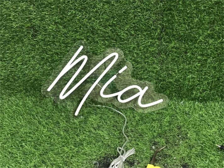 Mia LED-Neonschild Wohnzimmer Kinderzimmer