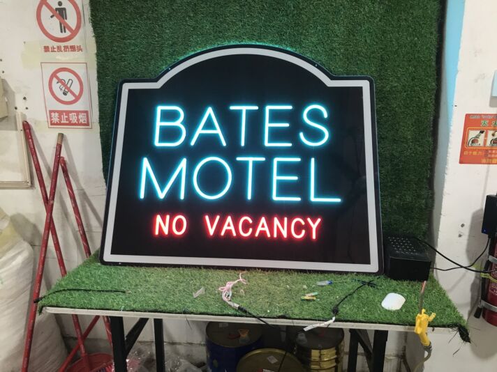 Brighten Up Your Space: Bates Motel No Vacancy UV Print LED Neon Sign - Perfect for Bars, Themed Parties, and Retro Home Decor.