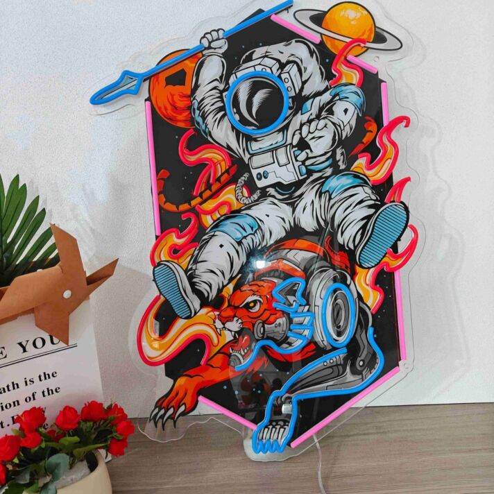 Astronaut reitet auf feuerspeiendem Cyborg-Tiger LED-Neonschild Gaming Wohnzimmer