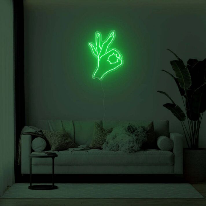 Hand mit OK-Geste LED-Neonschild Wohnzimmer Lounge