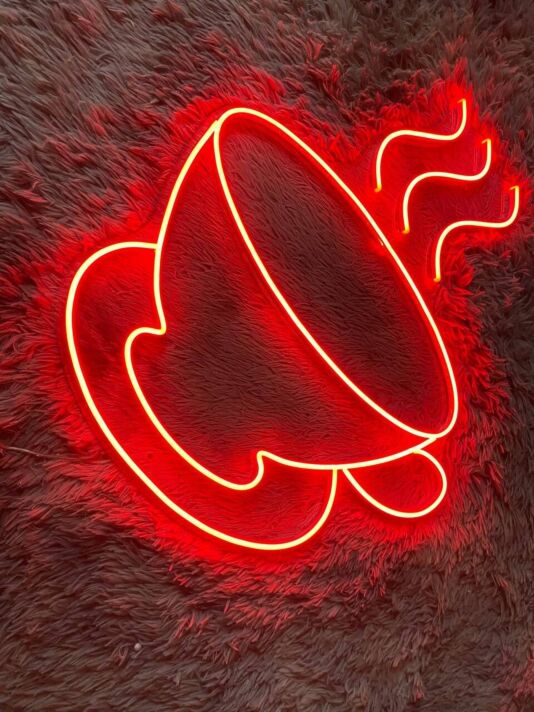 Kaffeetasse mit Untertasse und Dampf LED-Neonschild für Café oder Küche