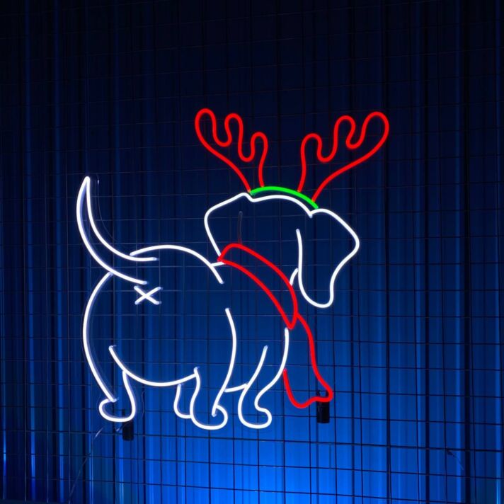 Hund mit Rentiergeweih LED-Neonschild Weihnachten Wohnzimmer