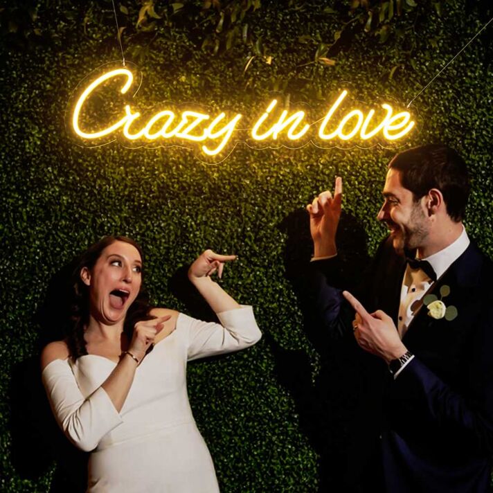 Crazy in love LED-Neonschild für Hochzeit Fotohintergrund