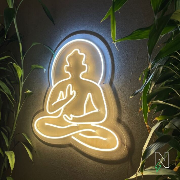 Abstraktes LED Neonschild mit meditierender Figur im Lotus Sitz für ruhige moderne Wanddekoration