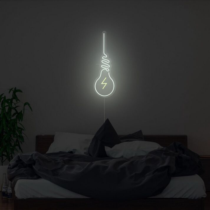 Minimalistisches LED Neonschild in Glühbirnenform mit Blitz Symbol für moderne Wanddekoration