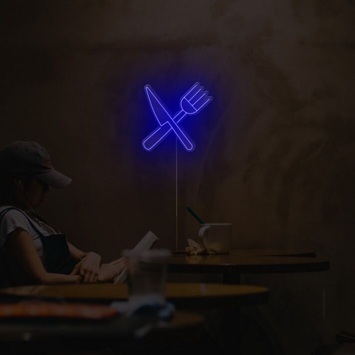 Modernes LED Neonschild mit Messer und Gabel Motiv als stilvolle Wanddekoration für Küche Café oder Restaurant