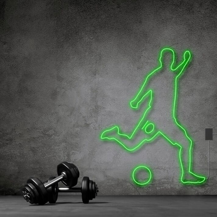 Modernes LED Neonschild mit Fußballspieler Silhouette als dynamische Wanddekoration für Fitnessraum, Hobbyraum und sportliche Wohnbereiche