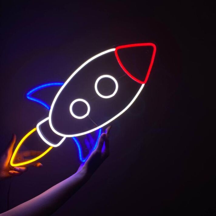 Modernes Raketen LED Neonschild als stilvolle Wanddekoration mit klarem Design für Wohnzimmer Lounge Studio und kreative Raumbeleuchtung