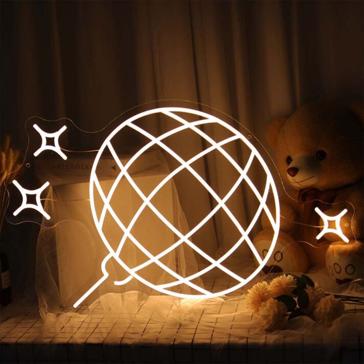 Wollknäuel LED Neonschild in Warmweiß im verspielten Design als leuchtende Wanddekoration für Kinderzimmer und moderne Wohnräume