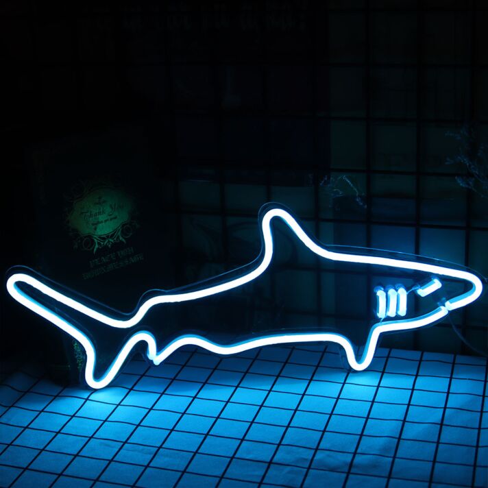 Modernes Hai LED Neonschild im minimalistischen Design als blaue Wanddekoration für Wohnraum Kinderzimmer und kreative Räume