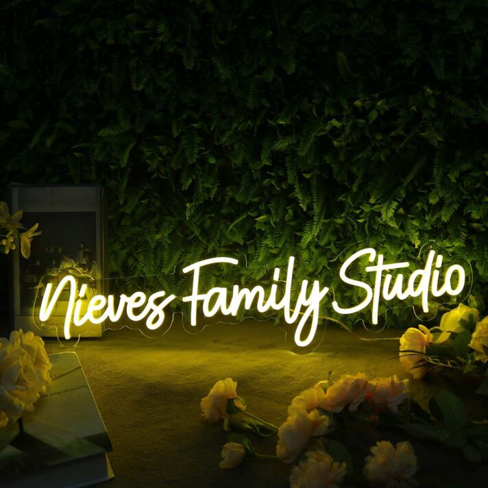 Nieves Family Studio LED-Neonschild für Studio und Zuhause