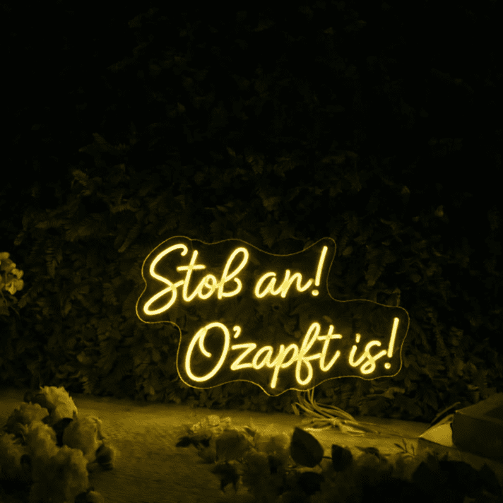 Stoß an! O’zapft is! LED-Neonschild für Bar und Bierfest