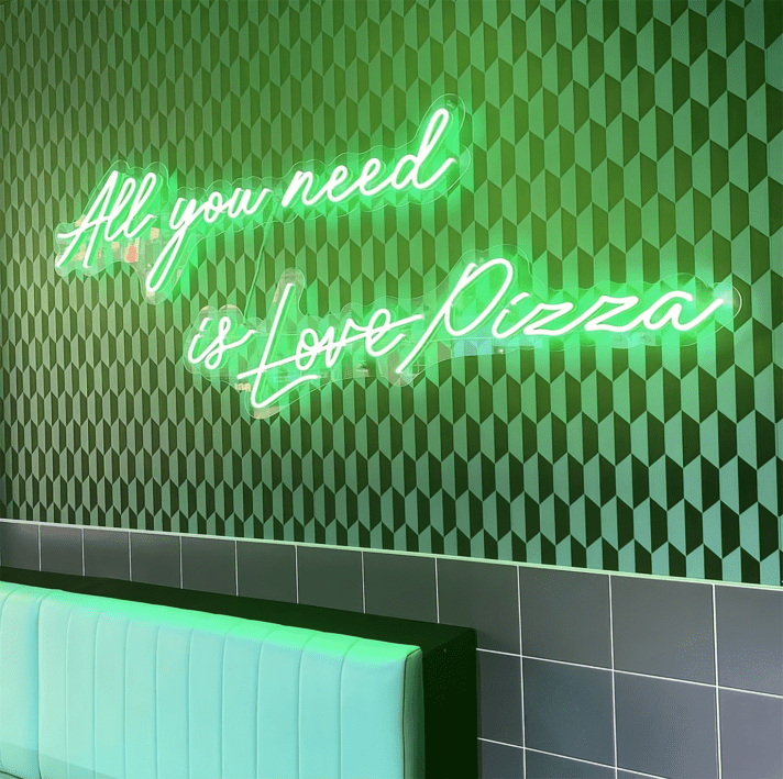 Alles was du brauchst ist Liebe Pizza LED Neonschild für Restaurant und Pizzeria