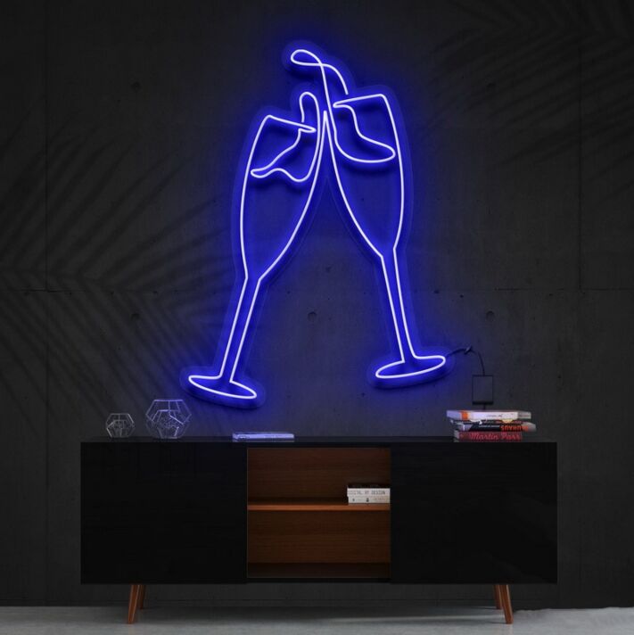 Sektgläser beim Anstoßen LED-Neonschild Bar Wohnzimmer