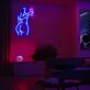 tanzende Frau mit Getränk LED-Neonschild für Bar Club