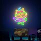 Comic-Katze mit Abenteurer-Ausrüstung LED-Neonschild für Gaming Zimmer und Wohnzimmer