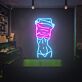 Frauenfigur mit hochgezogenem Oberteil LED-Neonschild