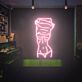 Frauenfigur mit hochgezogenem Oberteil LED-Neonschild