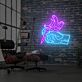 Hand mit Tätowiermaschine LED-Neonschild Tattoo Studio