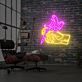 Hand mit Tätowiermaschine LED-Neonschild Tattoo Studio