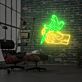 Hand mit Tätowiermaschine LED-Neonschild Tattoo Studio