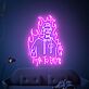 Abstraktes LED Neonschild mit stilisierter Figur und Flammenmotiv für modernes Interior und kreative Wanddekoration