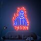 Abstraktes LED Neonschild mit stilisierter Figur und Flammenmotiv für modernes Interior und kreative Wanddekoration