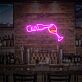 Weinflasche gießt ins Glas LED-Neonschild für die Bar