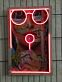 Pop-Art Frauengesicht mit Sonnenbrille LED-Neonschild für Wohnzimmer oder Bar
