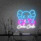 LED Neonschild mit abstrakter Cartoon Figur und leuchtender Getränkeschrift für moderne Wanddekoration
