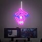 Kopfstehende Superhelden Figur als Neon LED Wandlicht für Gaming Setup und moderne Raumdekoration