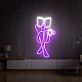 Person liest Buch und hält Tasse LED-Neonschild Wohnzimmer Lesebereich