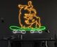 Neon LED Wandlicht mit Hund auf Skateboard Motiv für Wohnzimmer Kinderzimmer Gaming Raum oder moderne Wanddekoration