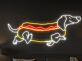Dackel im Hotdog Kostüm LED-Neonschild Wohnzimmer Bar