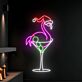 Flamingo in Cocktailglas mit Weihnachtsmütze LED-Neonschild für Bar Party