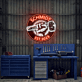 Personalisierbares Werkstatt Neonlicht mit Hammer Motiv