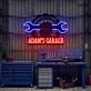 Personalisiertes Garagen-LED-Neonschild mit Namen und Werkzeugmotiv mit UV-Druck