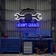 Personalisiertes Garagen-LED-Neonschild mit Namen und Werkzeugmotiv mit UV-Druck