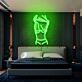 Frau im Unterwäsche mit hochgezogenem Shirt LED-Neonschild Schlafzimmer Bar