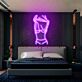 Frau im Unterwäsche mit hochgezogenem Shirt LED-Neonschild Schlafzimmer Bar