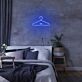 Kleiderbügel mit Herzsymbol LED-Neonschild Schlafzimmer