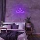 Kleiderbügel mit Herzsymbol LED-Neonschild Schlafzimmer
