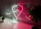 Zwei abstrakte Gesichter LED-Neonschild für Wohnzimmer und Atelier