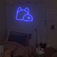 Verspielte Katzenrückansicht als LED-Neonschild
