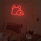 Verspielte Katzenrückansicht als LED-Neonschild