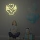 Herz in Händen LED-Neonschild für Kinderzimmer und Wohnzimmer
