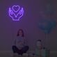 Herz in Händen LED-Neonschild für Kinderzimmer und Wohnzimmer