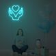 Herz in Händen LED-Neonschild für Kinderzimmer und Wohnzimmer