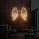 Leuchtende rote Engelsflügel LED Neonschild als moderne Wanddekoration für Studio Café Wohnzimmer und stilvolle Interieurs